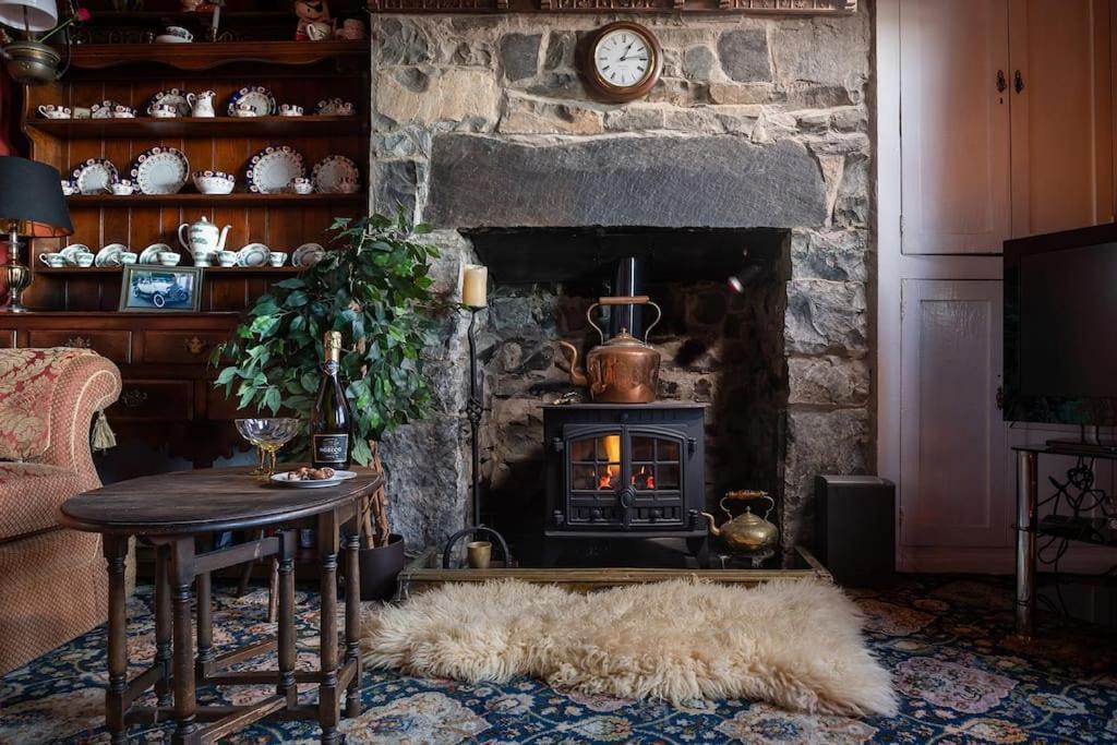 Fantastic Sea Views At Century'S Old Alma'S Cottage - Sleeps Up To 8 Guests Penmaen-mawr Exterior foto
