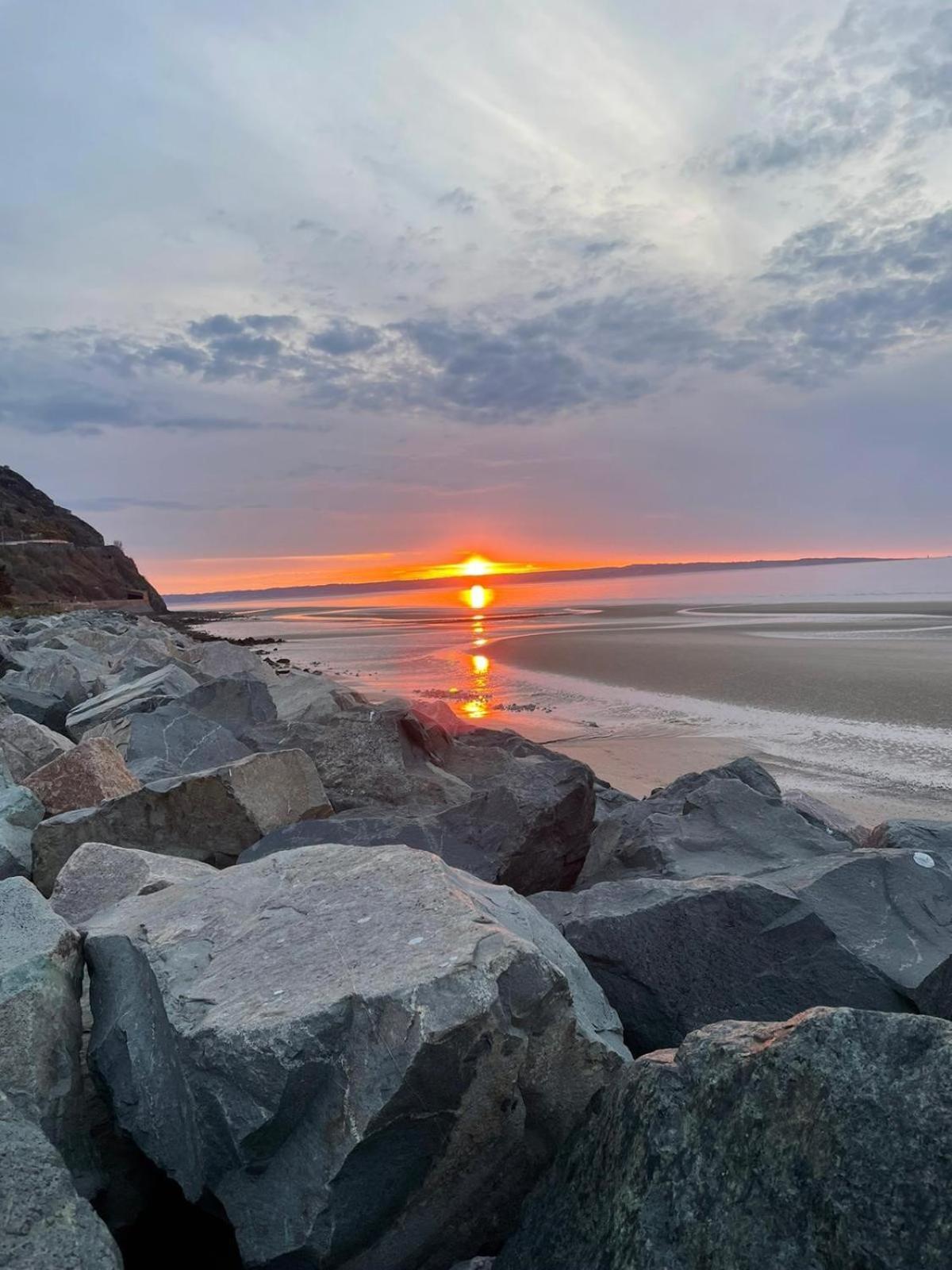 Fantastic Sea Views At Century'S Old Alma'S Cottage - Sleeps Up To 8 Guests Penmaen-mawr Exterior foto