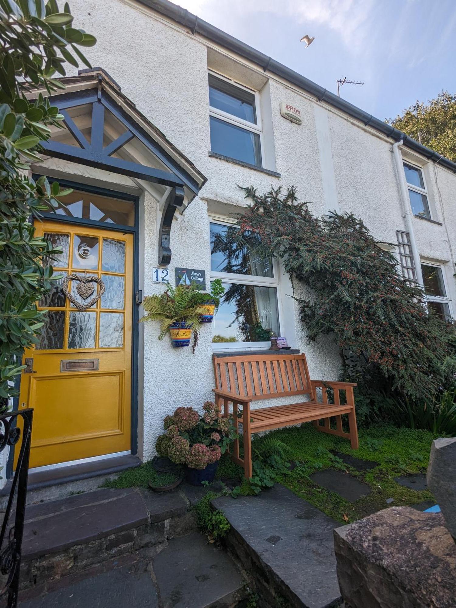 Fantastic Sea Views At Century'S Old Alma'S Cottage - Sleeps Up To 8 Guests Penmaen-mawr Exterior foto
