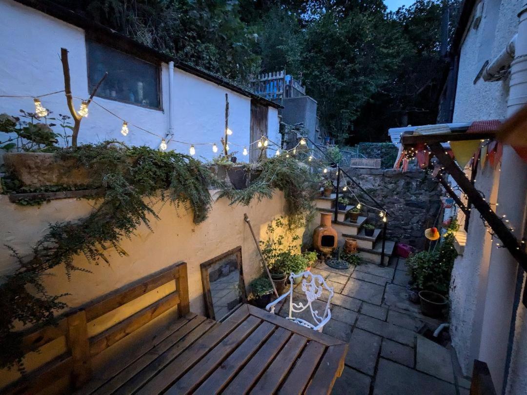 Fantastic Sea Views At Century'S Old Alma'S Cottage - Sleeps Up To 8 Guests Penmaen-mawr Exterior foto